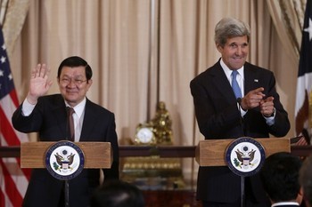 Chủ tịch nước Trương Tấn Sang và Ngoại trưởng Mỹ John Kerry.